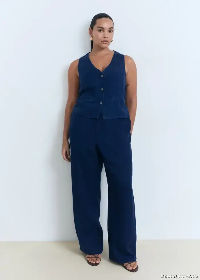 Here’s the sophisticated approach to styling a white t-shirt currently.