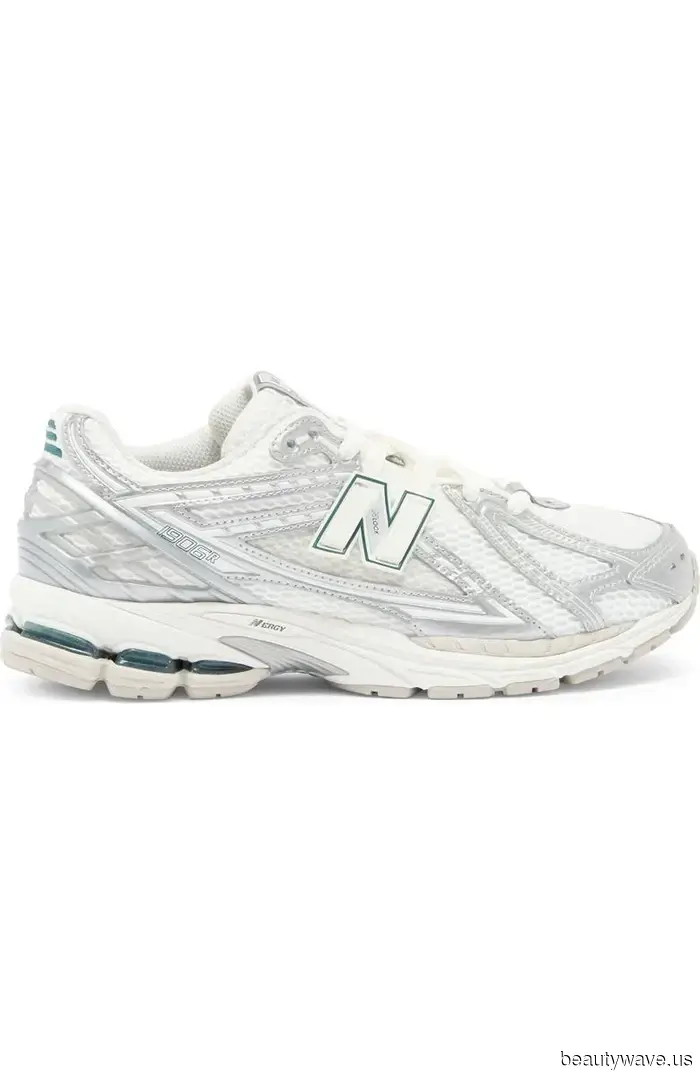 In Los Angeles, every fashionista is seen in this specific legging ensemble paired with these untrendy sneakers.