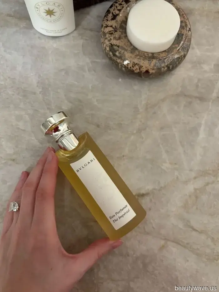 This fragrant perfume with a luxurious scent makes me feel like a wealthy Italian heiress.