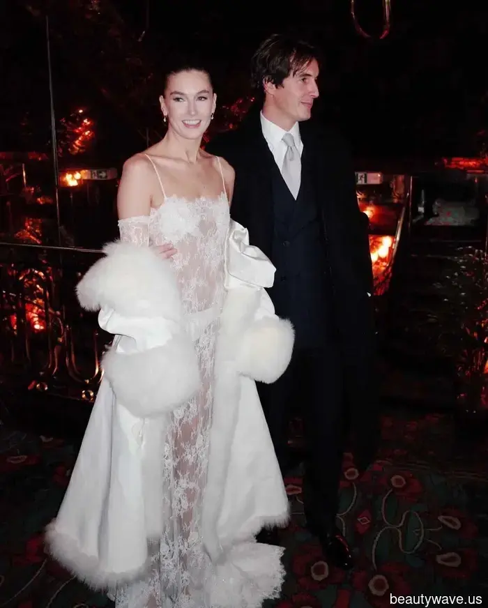 Ogni sposa chic indossa uno di questi accessori da sposa di tendenza per legarsi in matrimonio nel 2026.