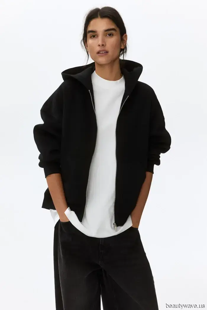Non è un maglione&mdash;Il basic preferito di Hailey Bieber per il pre-autunno rende i leggings i più cool.