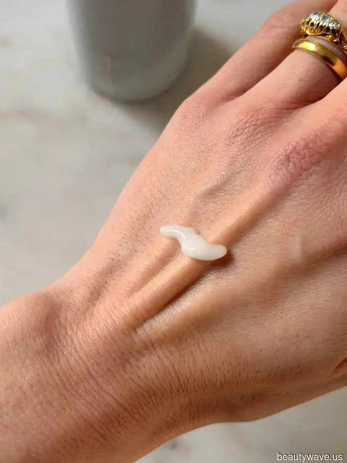 I’m an esthetician—here are the serums that truly give you wonderfully hydrated skin.