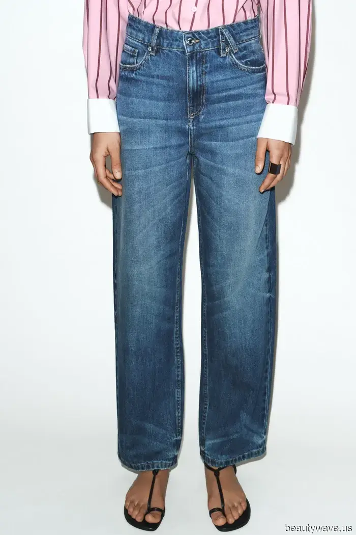 To achieve a more French look, pair your black blazers with this timeless denim style.