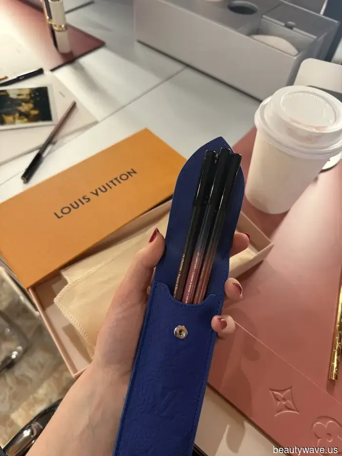 Louis Vuitton acaba de lanzar lápices labiales de $58&mdash;Mis pensamientos honestos después de probarlos durante 5 semanas