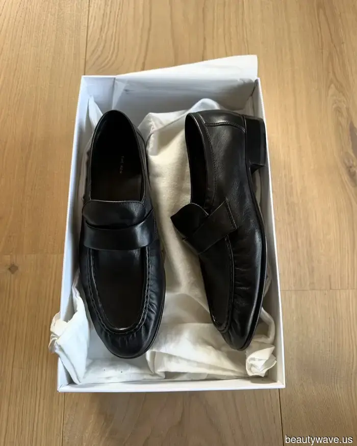 Raus mit den Ballerinas&mdash;Dieser teuer aussehende Loafer-Trend ist alles, was sich jemand mit Geschmack wünscht zu tragen.