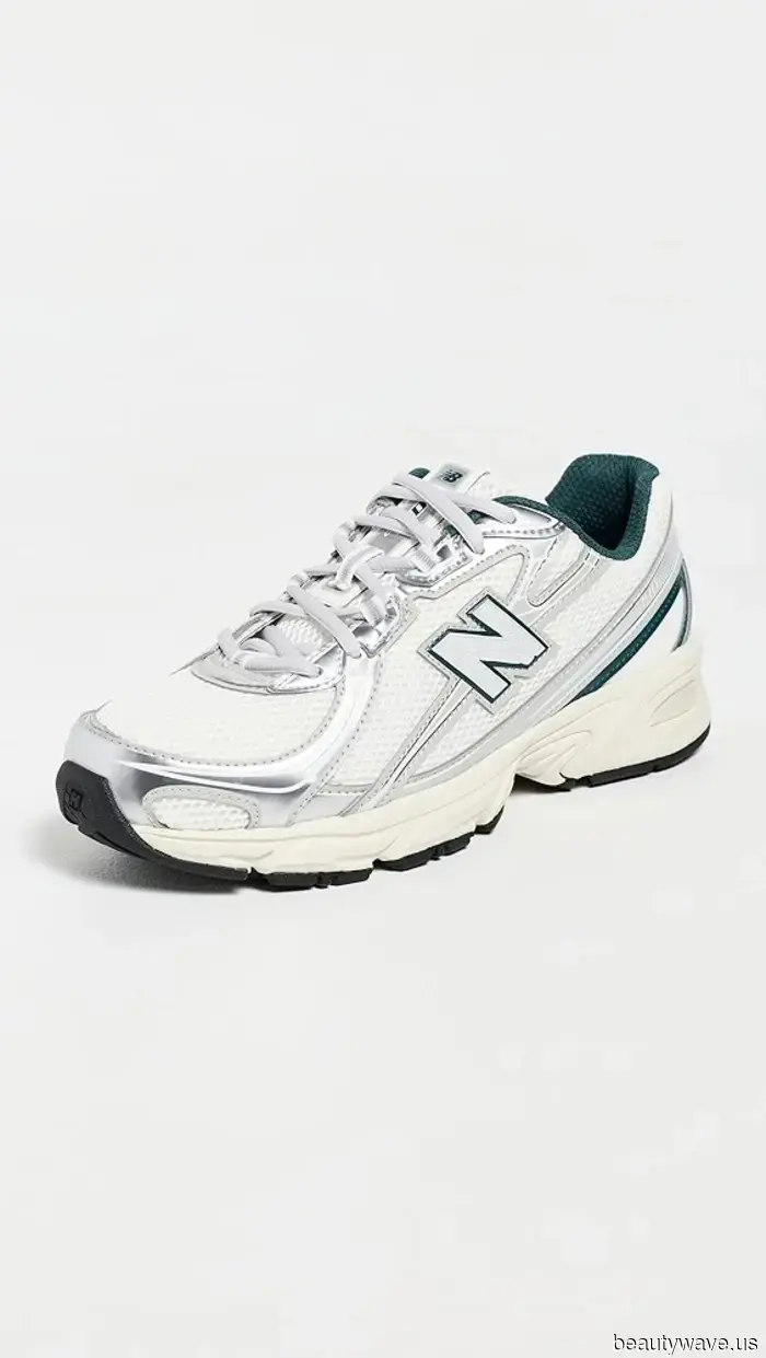 In Los Angeles, every fashionista is seen in this specific legging ensemble paired with these untrendy sneakers.