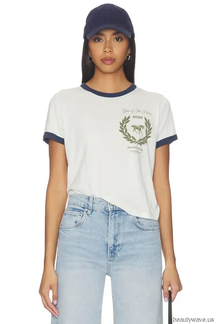 In simple terms, this T-shirt trend enhances the style of jeans and sandals.