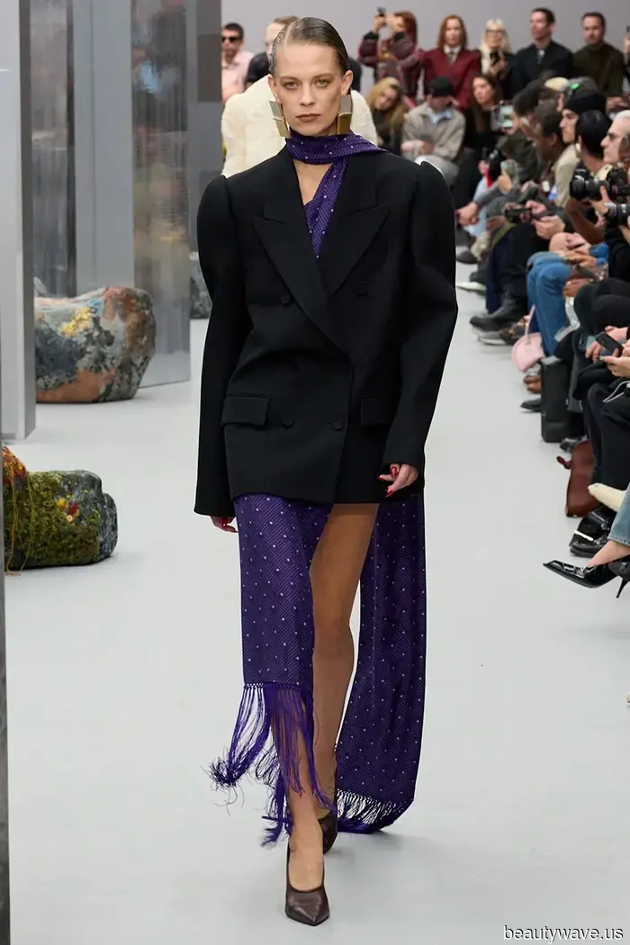 As a Gen Z editor, here are the stylish outfit inspirations from the runways that I’m adopting this fall.