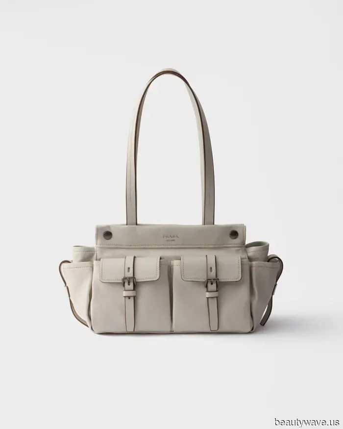 Esta nueva bolsa Prada de primavera ya está en el brazo de cada chica it.