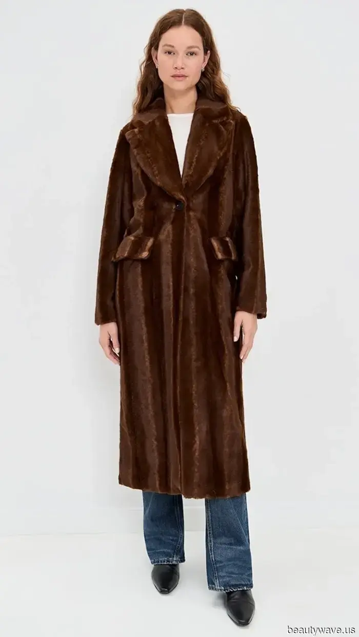 Cada mujer elegante debería tener este estilo de abrigo en su guardarropa de invierno.