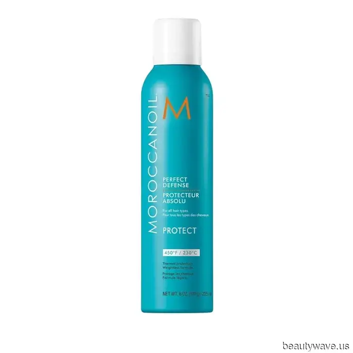 A celebrity hairstylist just demonstrated how to achieve flawless beachy S-waves.