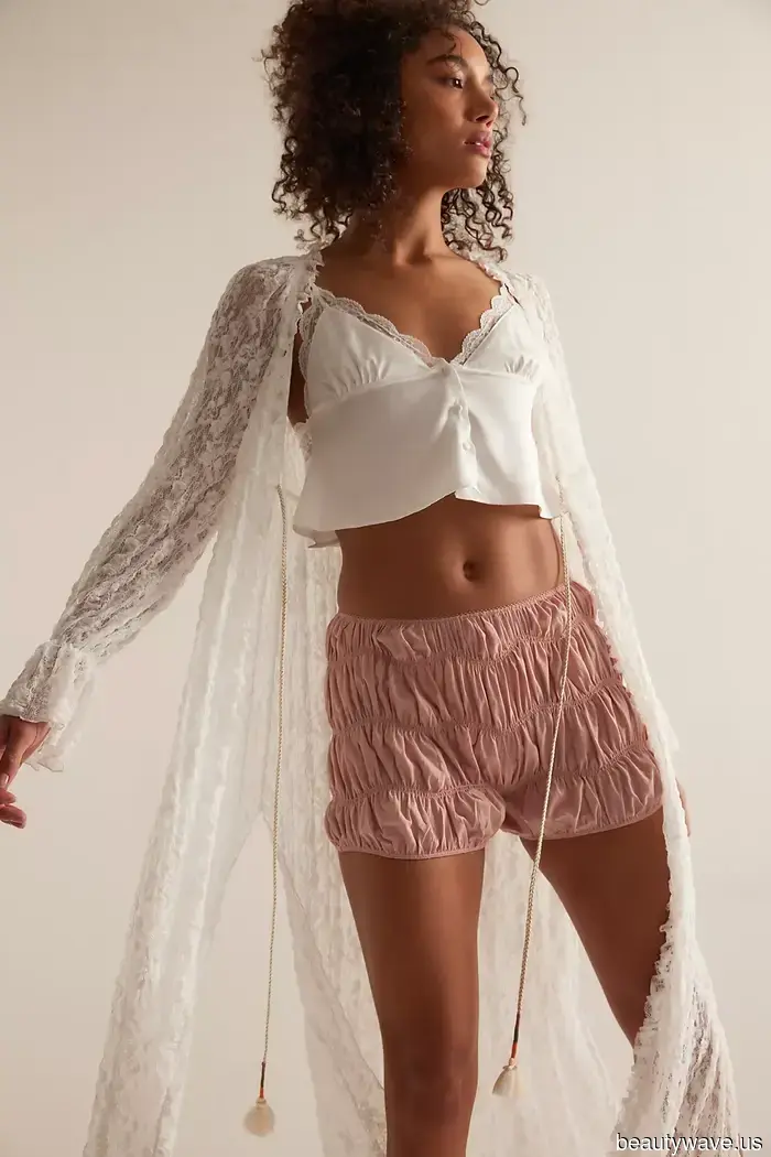 If you're weary of the same old fall outfits, give this styling tip a shot instead.