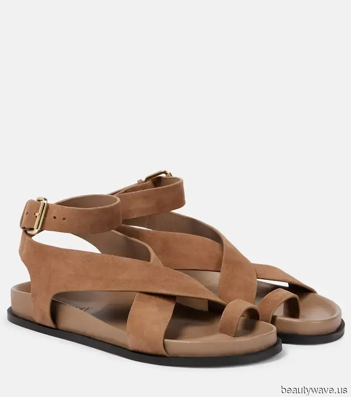 Ich dachte, ich hasse die Mode der 2000er, aber diese Retro-Sandalen-Trends sind tatsächlich schick.