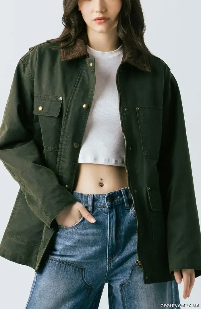 Improvvisamente, le mie giacche nere sembrano banali rispetto a questa fresca tendenza di colore autunnale.