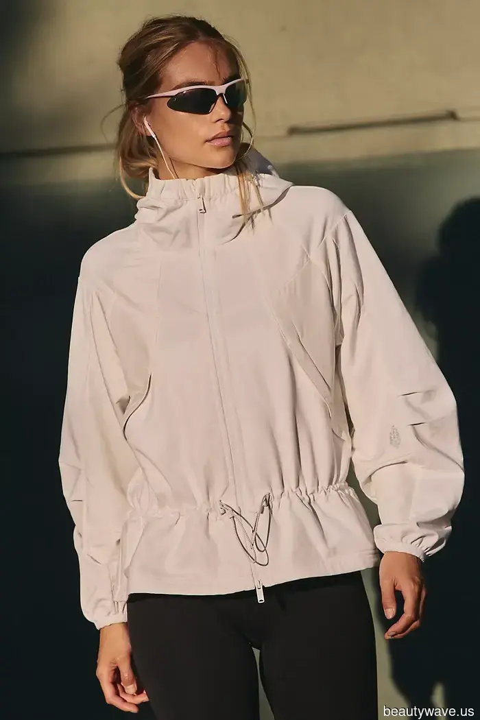 Forget about fleeces and hoodies—this is the must-have jacket for pairing with simple leggings.