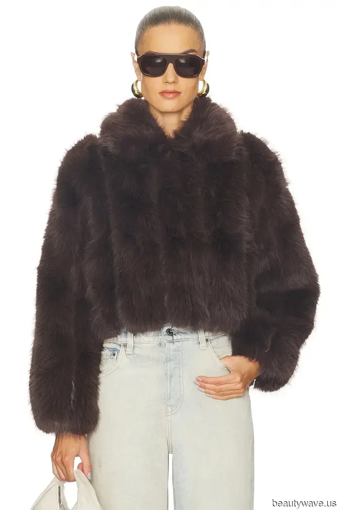 Está bien, quedan menos de 24 horas para aprovechar la venta en todo el sitio de Revolve&mdash;11 artículos que deberías considerar.