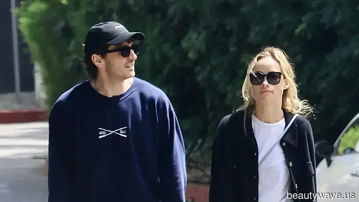 L.A. celebrities understand that this sneaker trend elevates the style of jeans and a white T-shirt significantly.