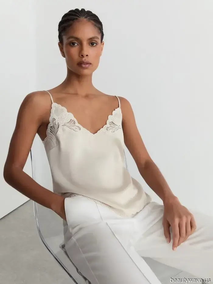 Skip the jeans—I believe that flip-flops and ballet flats appear most stylish when matched with this summer trend.