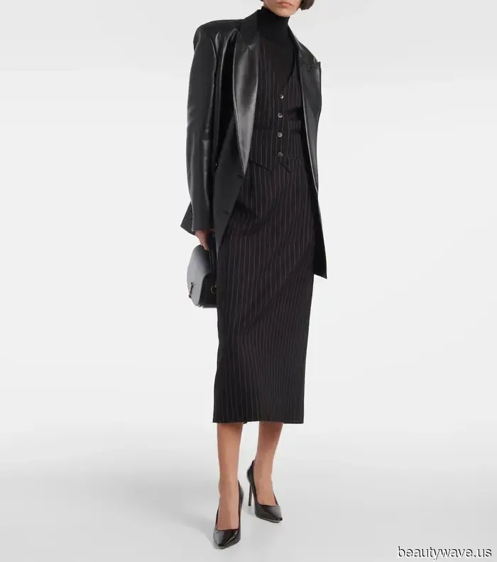 While black shoes will forever be a classic choice, this stylish shoe color is the only one I'll choose to wear this autumn.