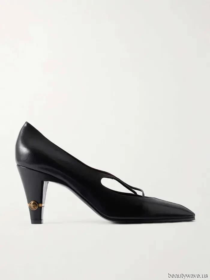 Light-wash jeans were a prominent feature at the Dior show—these shoes will give them a stylish touch for 2026.