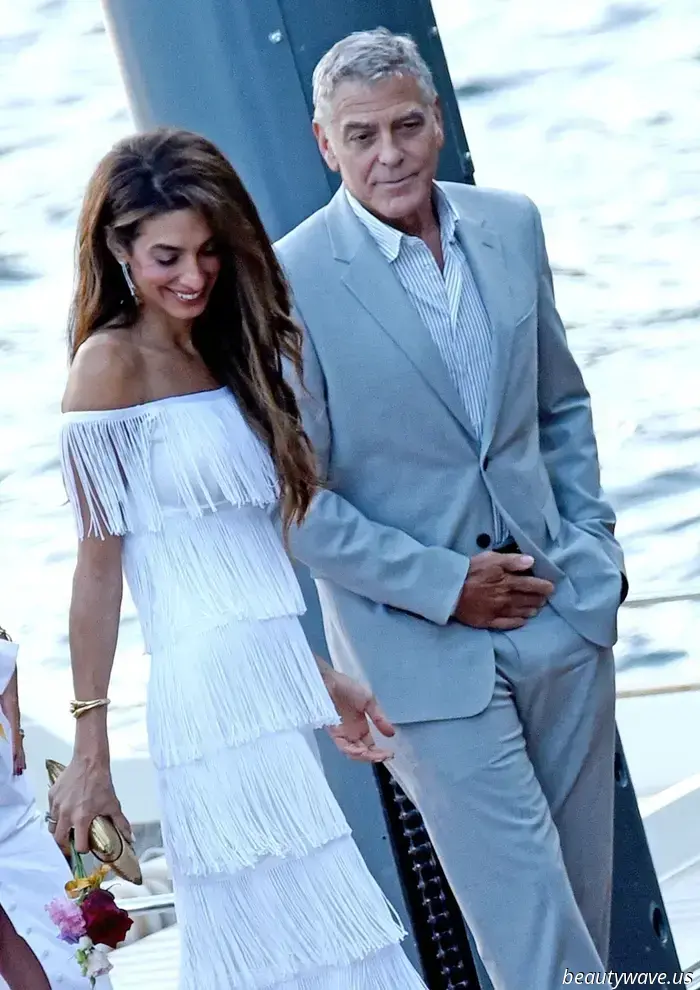 Nicht Halter, Nicht trägerlos: Amal Clooney trug gerade den bestimmten Ausschnitt, der am Lago Como immer elegant aussieht