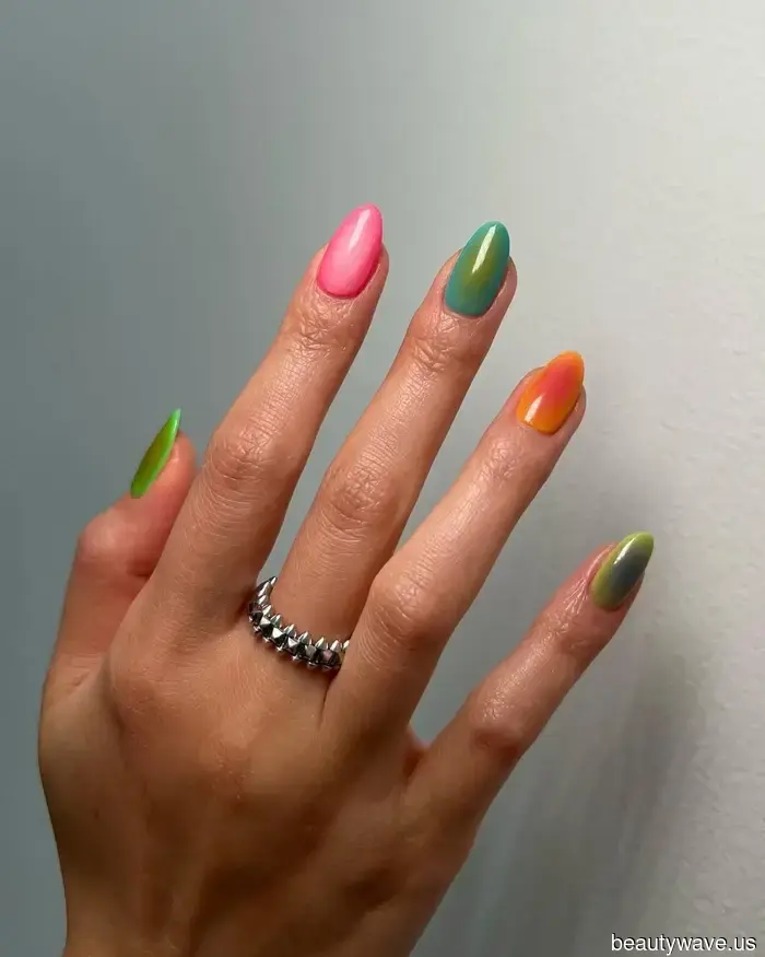 Oh, sie sind zurück&mdash;17 hübsche Nageldesigns, die dieses "veraltete" Mani so 2025 fühlen lassen