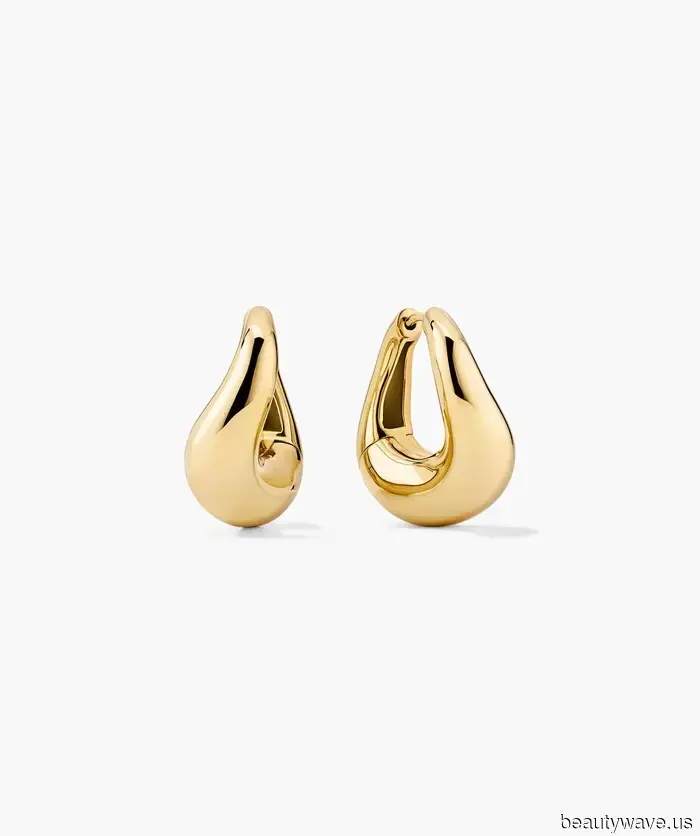 I've Conducted the Research—Here Are the Five Accessory Trends French Women Are Sporting in Spring 2026