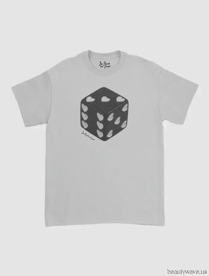 Apologies, but celebrities from the '90s excelled at autumn fashion—here are 7 outfits featuring jeans that demonstrate it.