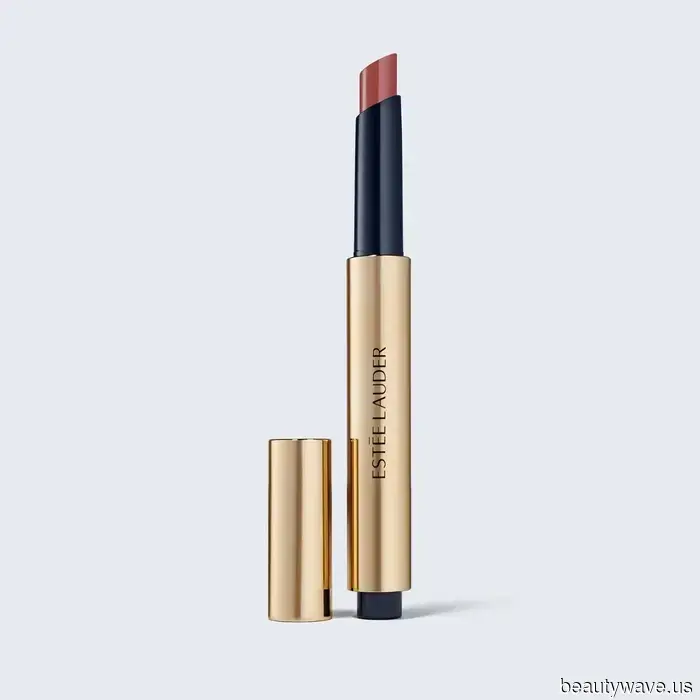 Mi mamá y yo siempre nos quejamos de los labios secos&mdash;este es el lápiz labial que ambas recomendamos.