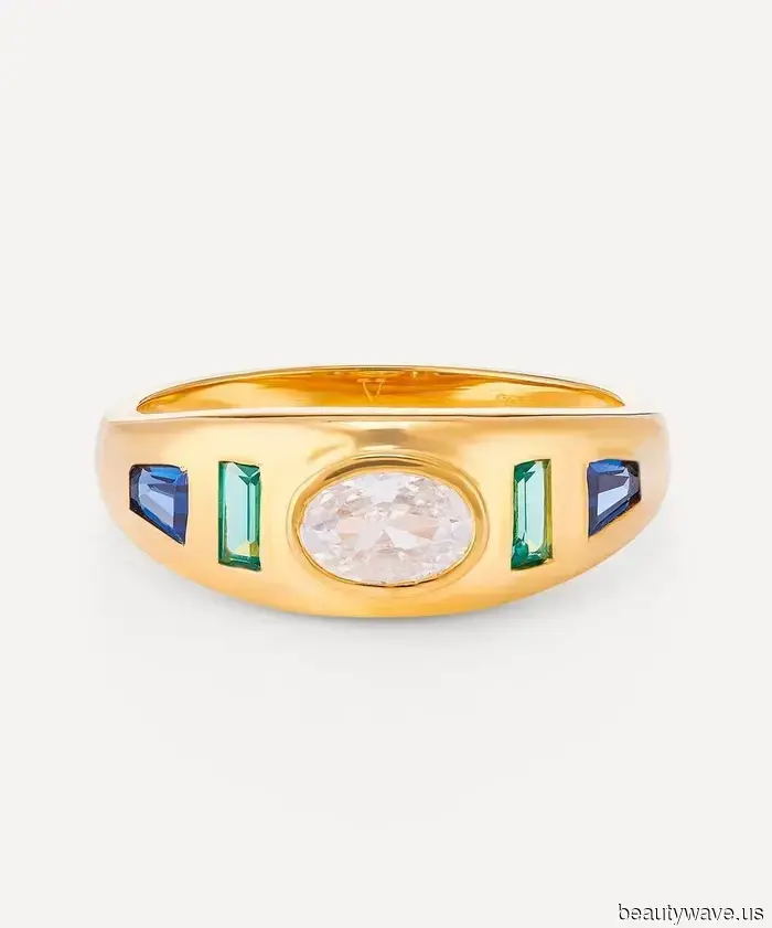 While black shoes will forever be a classic choice, this stylish shoe color is the only one I'll choose to wear this autumn.