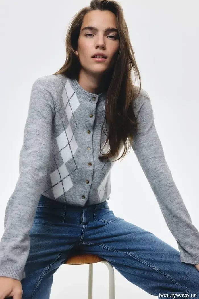 На шкале дорогих зимних трендов этот классический вязаный дизайн всегда занимает первое место.