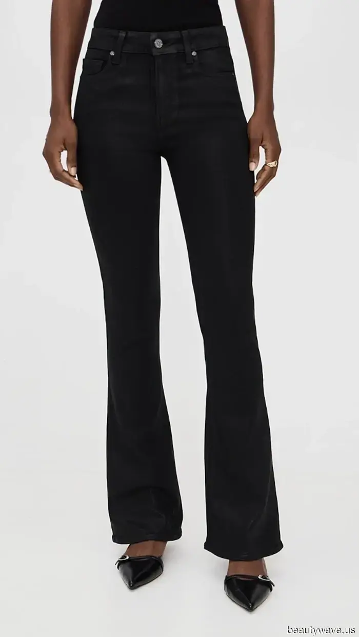 Los jeans bootcut han vuelto&mdash;Estos son los zapatos anti-tendencia con los que se ven más geniales.