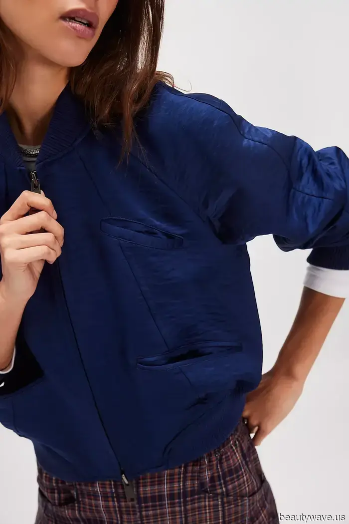 Eine der schicksten Frauen der Welt trug gerade diesen veralteten Jackentrend, also schätze ich, er ist zurück.