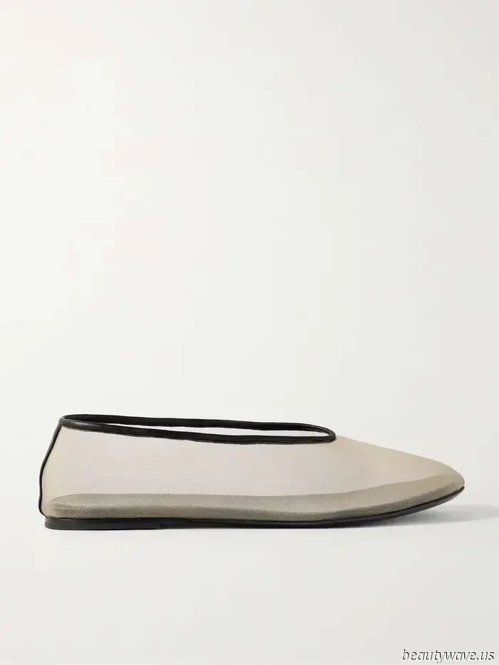 Whole-Foot Flats Are the Stylish Shoe Trend That Elegant Dressers Are Embracing at the Moment.