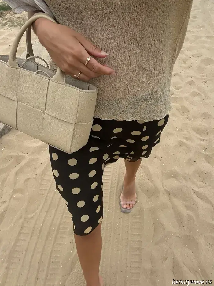 Esta es la nueva falda It entre las chicas francesas modernas de vacaciones y en París