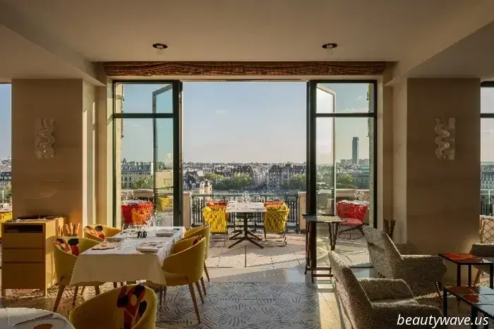 Fresh news from the places worth packing a suitcase for: from breakfast with a view of the Eiffel Tower to dinner by a canyon in Oman. A selection from TOP Signature.