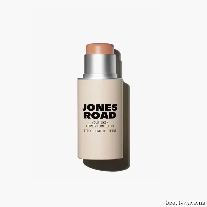 This foundation stick, which has a natural appearance, makes all other base products appear inferior.