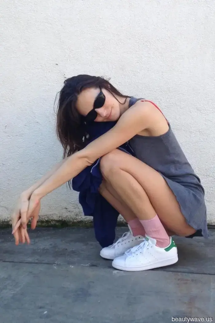 Wenn Sie möchten, dass Ihre grundlegenden Outfits in diesem Frühling cool aussehen, tragen Sie diesen Socken-Trend dazu.