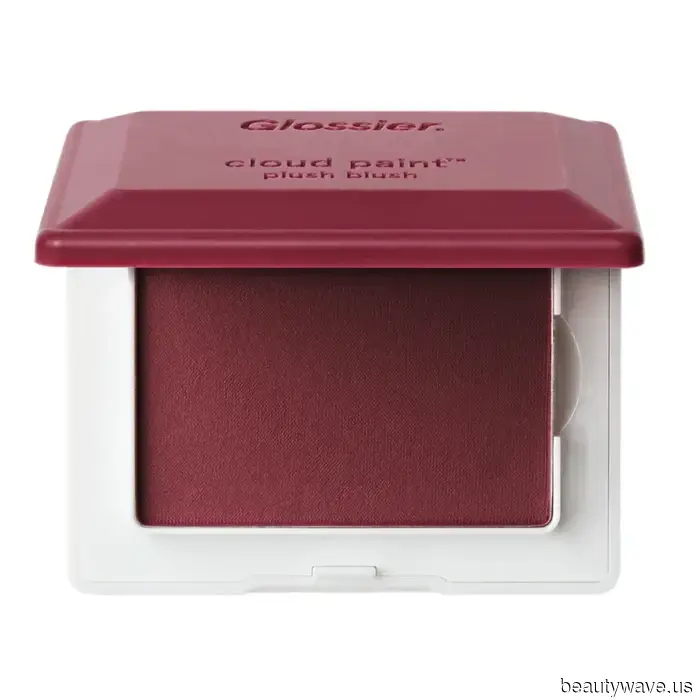 Bella Hadid, Gracie Abrams, and Zendaya are all endorsing these summer blusher trends for 2026.