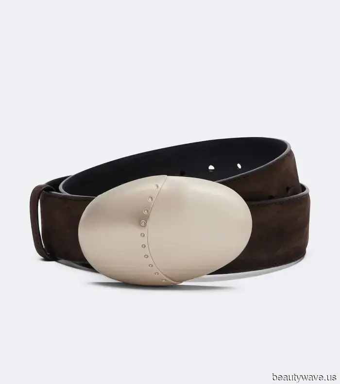 Plötzlich heben Modeleute in London, NYC und Paris ihre Outfits mit diesem begehrten Accessoire hervor.