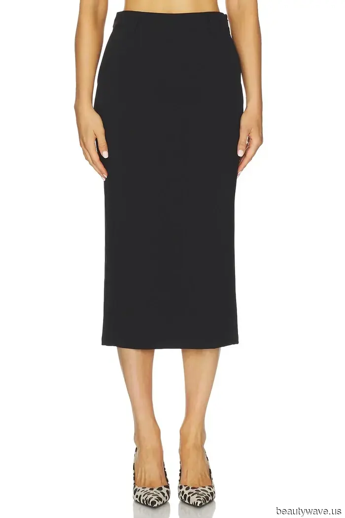 Der größte Rocktrend 2025 sieht am coolsten aus, wenn er mit diesen Hemd- und Absatzschuhtrends kombiniert wird.