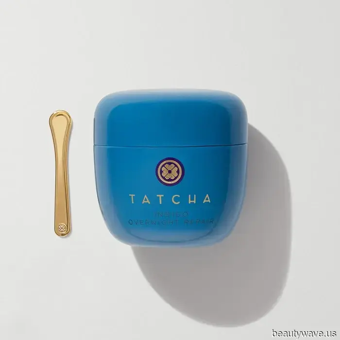 No joke, this moisturizer makes my skin feel as smooth as butter when applied.