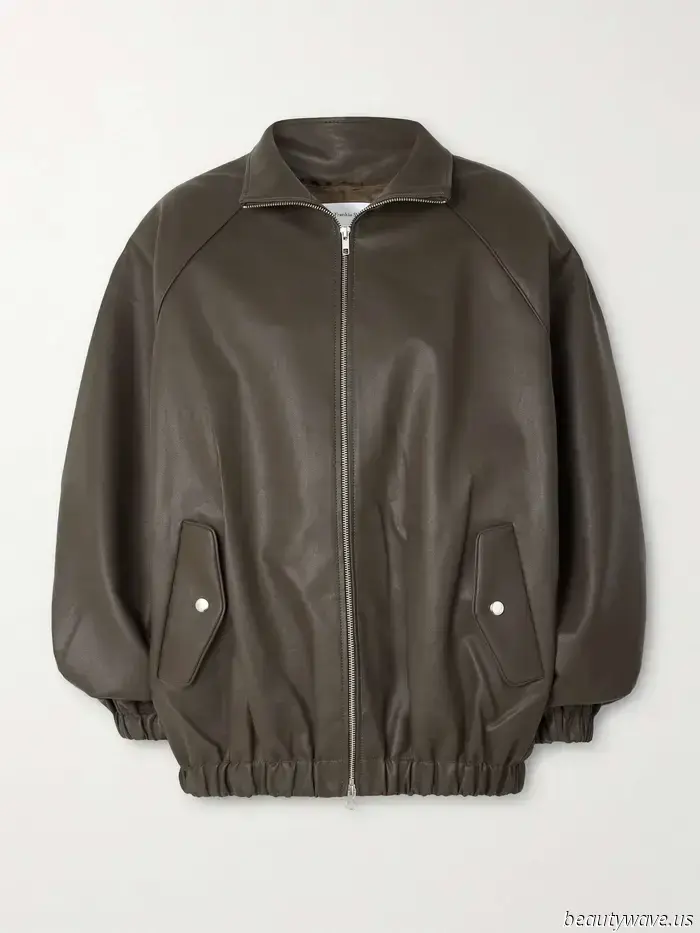Spotted on an It Girl in Venice, Italy: The Leather Jacket Shade I'm Purchasing from Banana Republic.