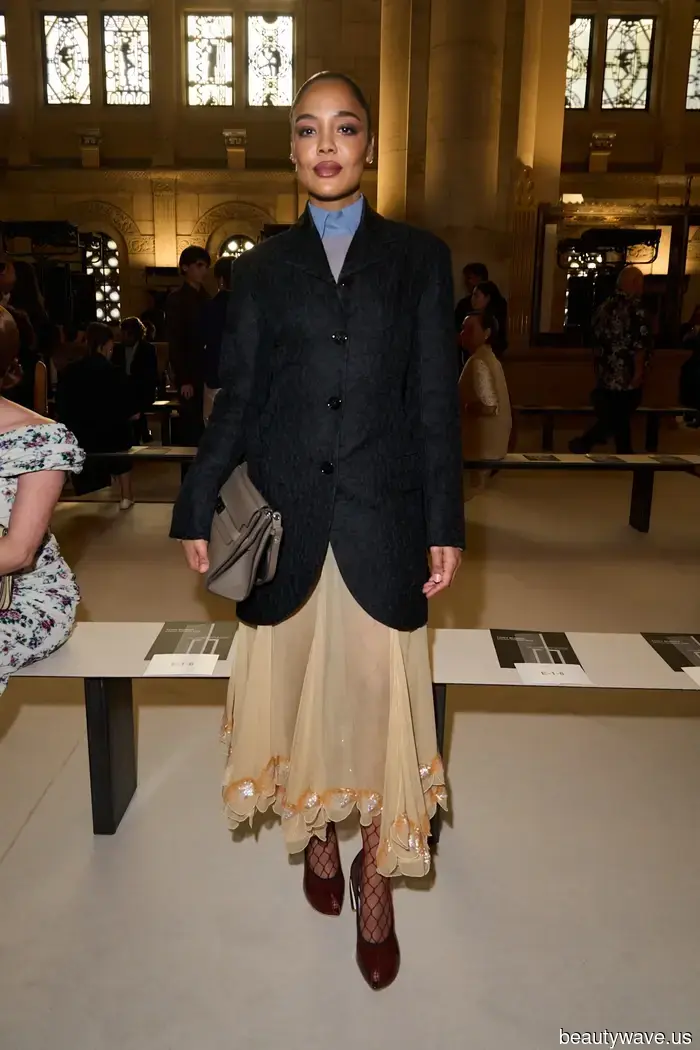 Da Tory Burch, vestirsi come una ragazza alla moda di Uptown è ciò che ci riserva la primavera 2026.