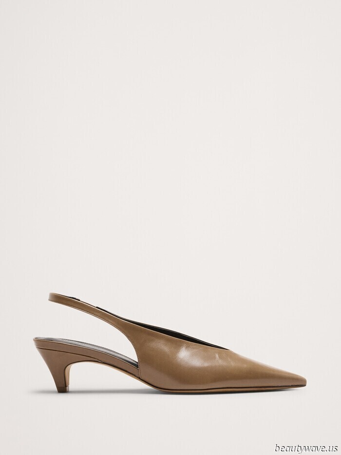 As a Shopping Director residing in Banana Republic, here are the 40 items that I consider to be the most stylish at the moment.