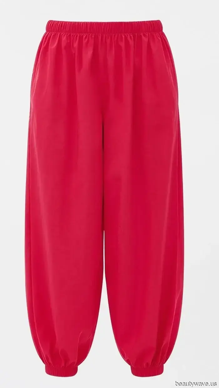 Está aquí: El color de pantalón y jeans más genial para usar con la mayor tendencia de zapatos planos de 2026.