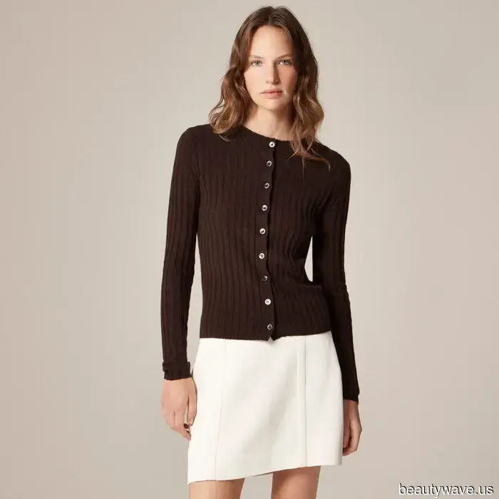 Se l'obiettivo sono outfit chic con maglioni e jeans, non perdere queste scelte eccezionali di Zara, Madewell, J.Crew e…