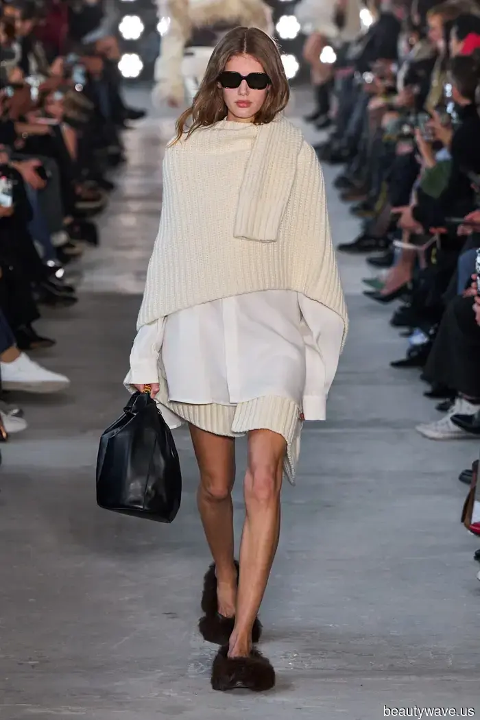 No Pillbox Hats or Capes—this Winter's Accessory Trend for the Stylish: the "Rich" Look