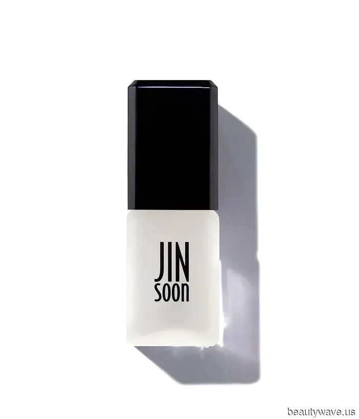 Aviso: Cada neoyorquino elegante ya está usando esta tendencia de manicura de aspecto lujoso.