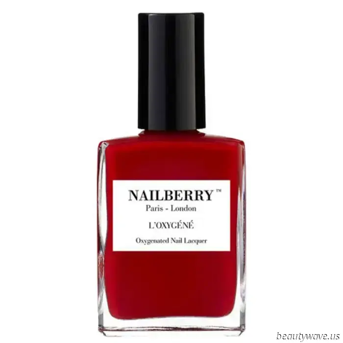 Le tendenze della pedicure vanno e vengono, ma questo colore classico regnerà sempre sovrano